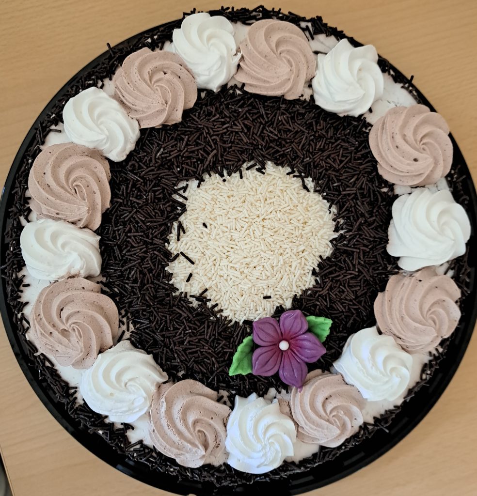 Na sliki je torta.