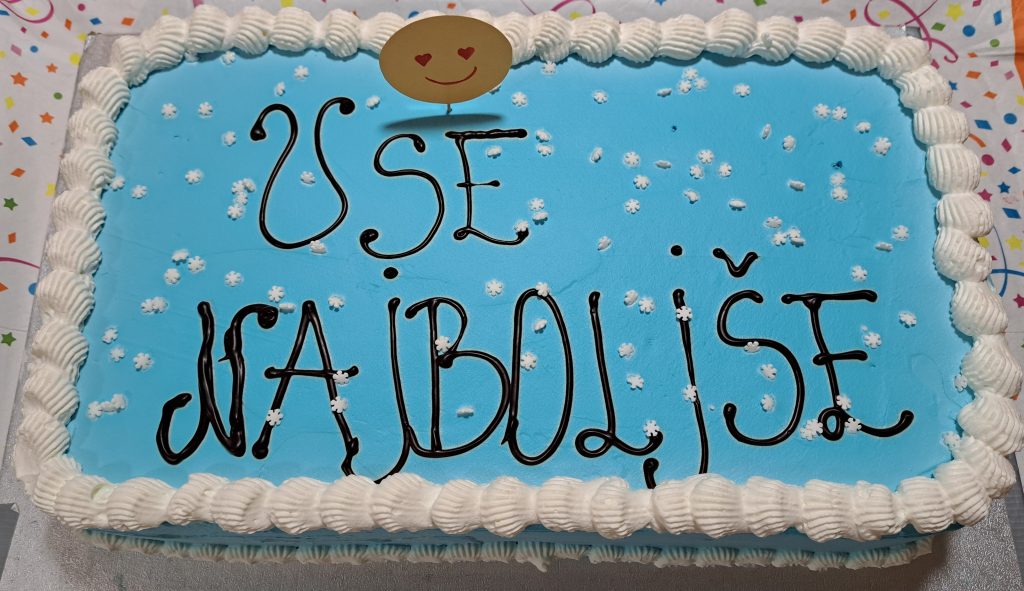 Na sliki je torta.
