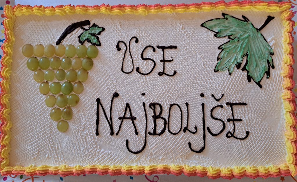 Na sliki je torta.